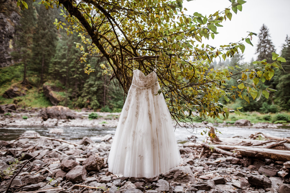 Our Brilliant Bride Jordan | Snoqualmie Falls Elopement. Desktop Image