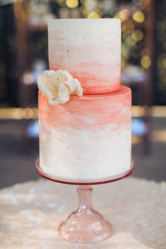 coral wedding cake.jpg